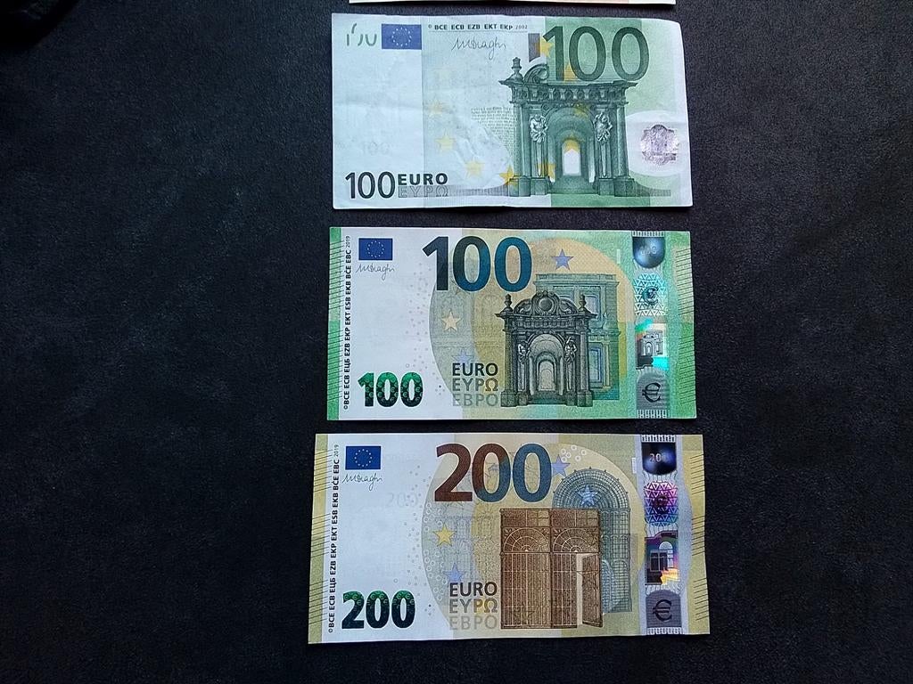 De 100 en 200 eurobiljet 2002 en 2019, Postzegels en Munten, Bankbiljetten | Europa | Eurobiljetten, Ophalen of Verzenden, Overige landen