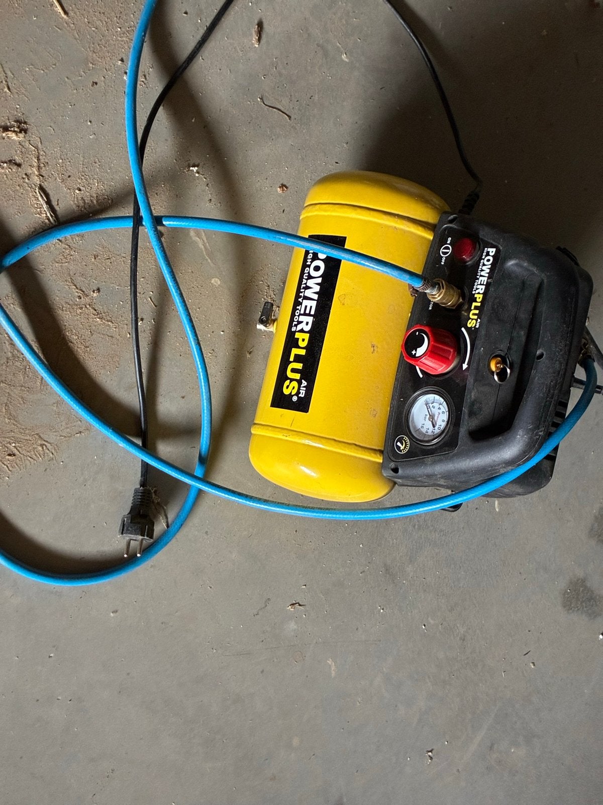 Powerplus Compressor met diverse luchtdrukgereedschappen, Doe-het-zelf en Verbouw, Ophalen, Gebruikt, 6 tot 10 bar, Minder dan 200 liter/min