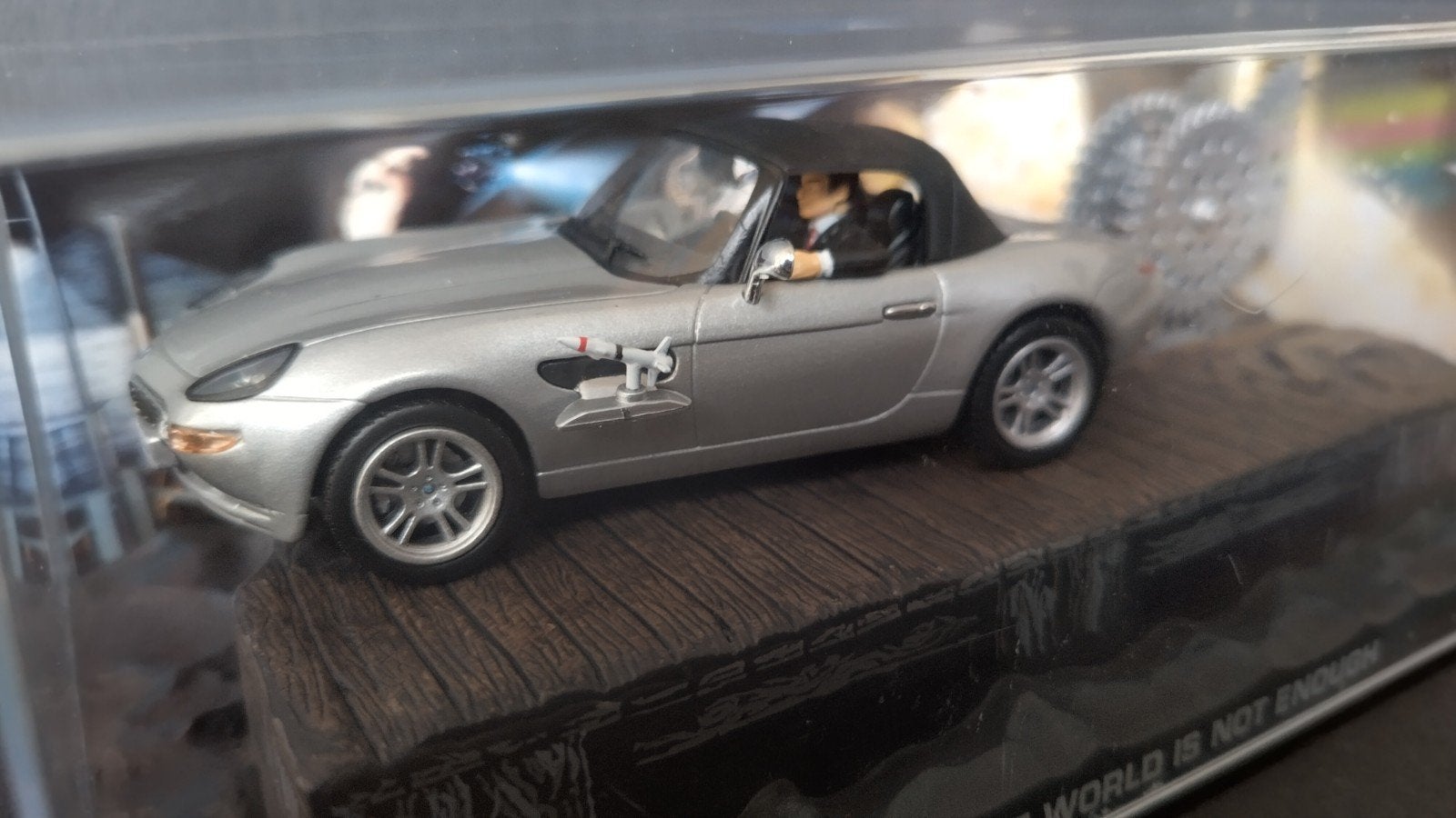 BMW Z8 1:43 James Bond 007 the world is not enough Pol, Overige merken, Auto, Verzenden, Nieuw