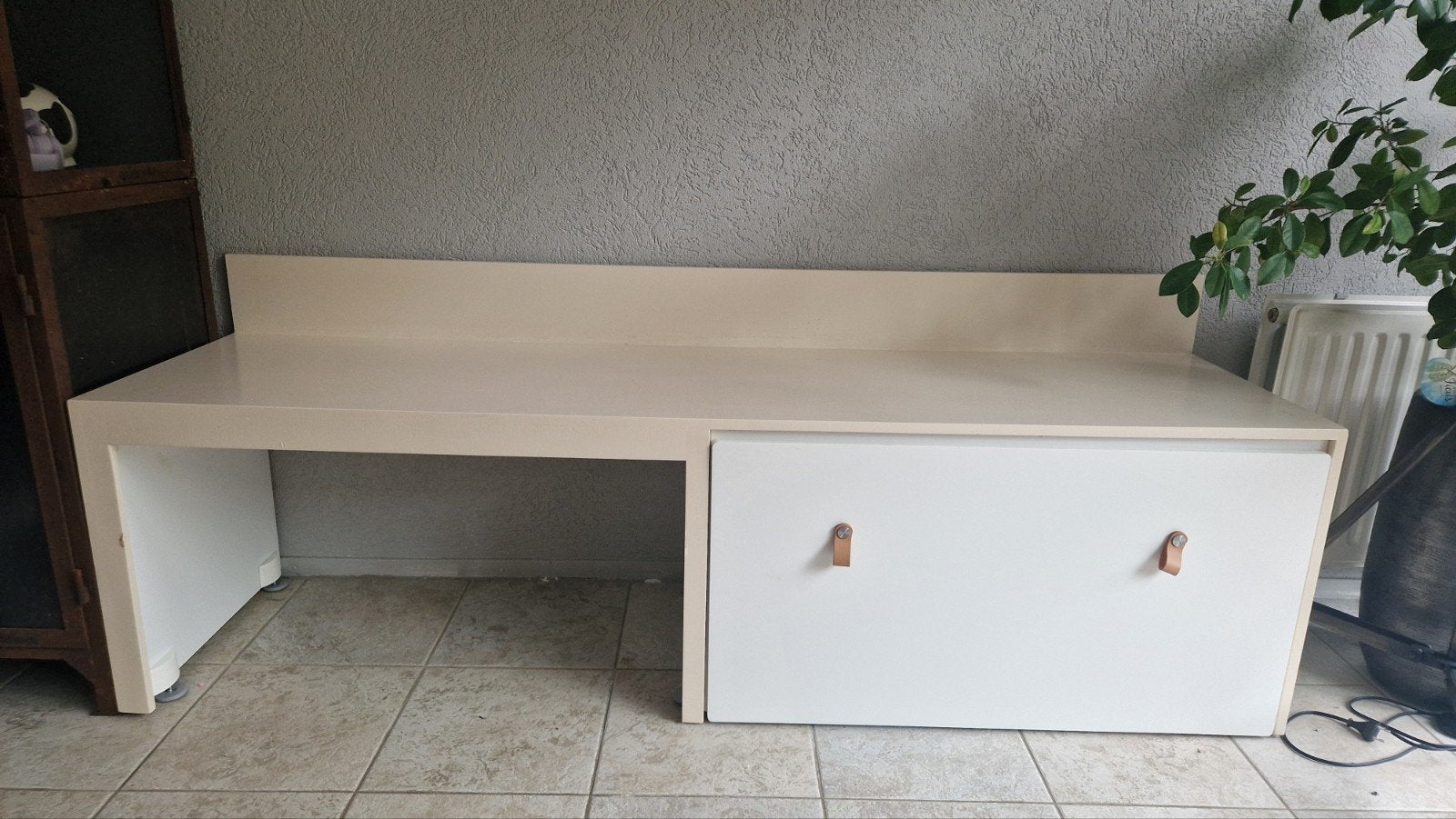 Kindertafel met ruimte voor 2 stoeltjes, Ophalen, Gebruikt
