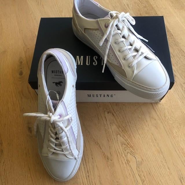 sneakers, Wit, Nieuw, Ophalen of Verzenden, Sneakers of Gympen