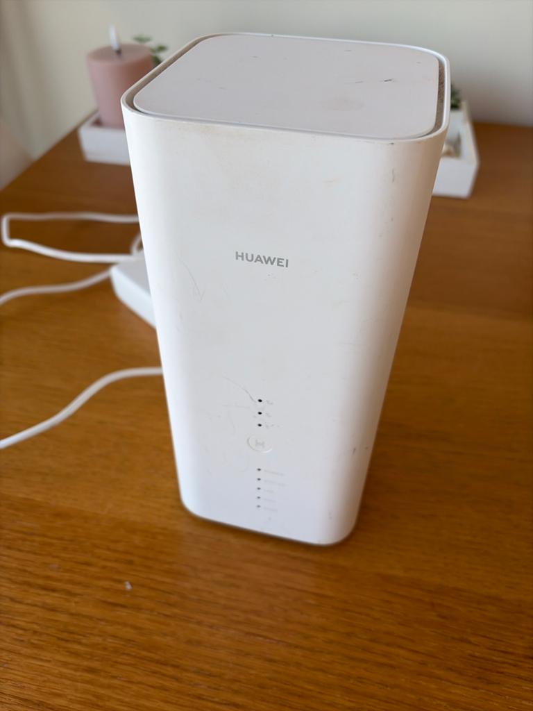 Huawei B818-263 4G Router met modem, Computers en Software, Routers en Modems, Ophalen of Verzenden, Gebruikt, Router met modem