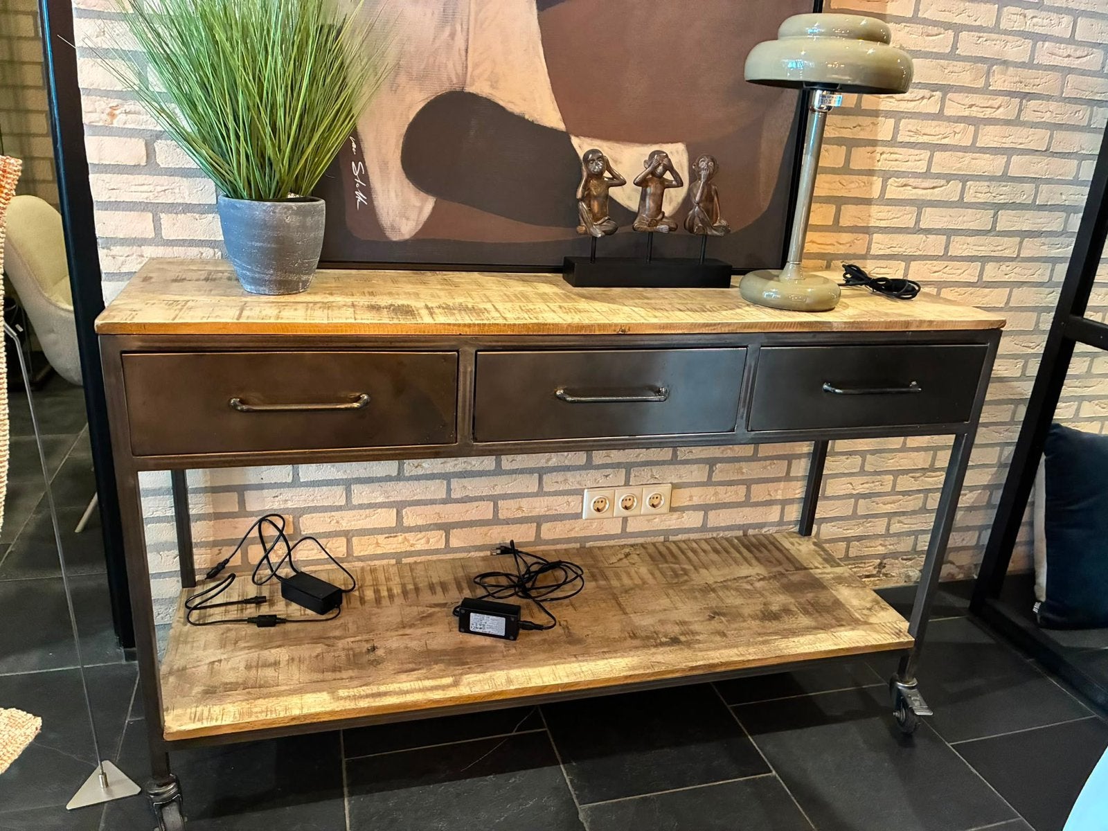Showroomopruiming! Sidetable mango staal € 200,-, Huis en Inrichting, Tafels | Sidetables, 100 tot 150 cm, Nieuw, Ophalen, Overige houtsoorten