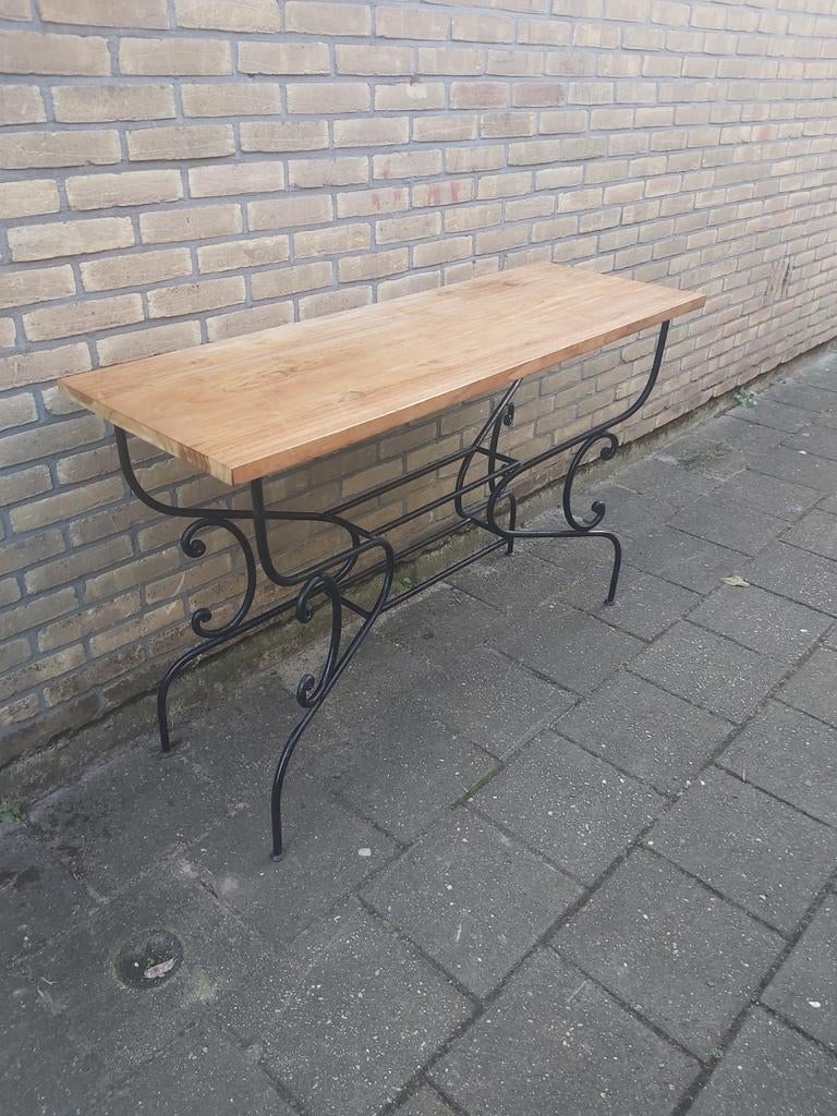 Smeedijzeren wand tafel met hardhouten boven blad, Ophalen