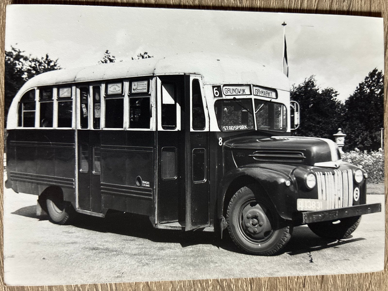 Zeldzame foto van Ford-Wayne "Schoolbus" GVG 8, Groningen (1, Foto, Ophalen of Verzenden, Zo goed als nieuw, 1940 tot 1960