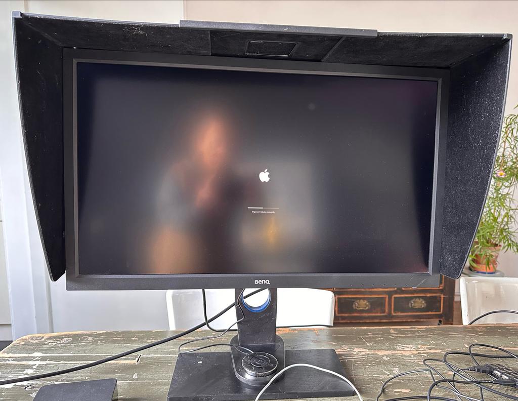 BenQ SW2700PT 27 inch met kap, Computers en Software, Monitoren, Ophalen, Gebruikt, IPS, In hoogte verstelbaar