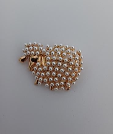 Goudkleurige broche schaap met kleine pareltjes, Verzenden, Nieuw, Goud, Overige materialen