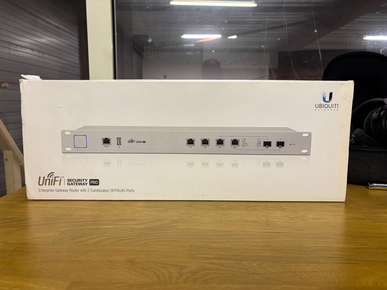 Ubiquiti UniFi Security Gateway Pro (USG-PRO-4), Computers en Software, Routers en Modems, Zo goed als nieuw, Router, Ophalen of Verzenden