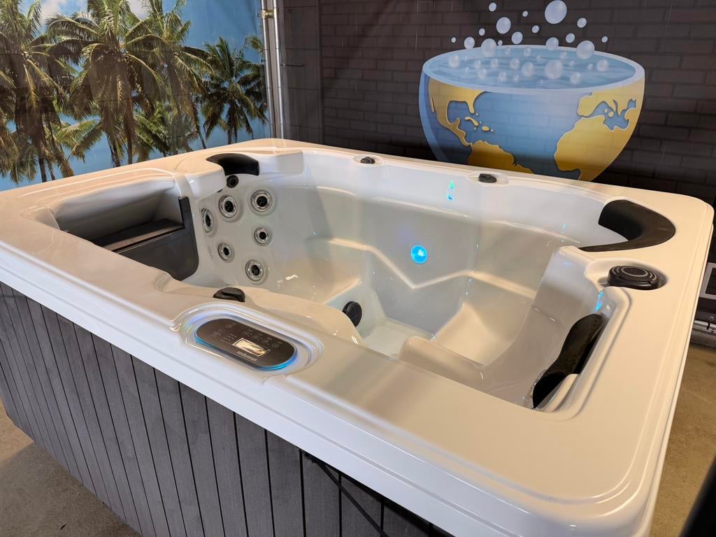 Silverspa 3 persoons configuratie Sterk 230V, Tuin en Terras, Bubbelbaden en Hottubs, Ophalen, Zo goed als nieuw, Filter