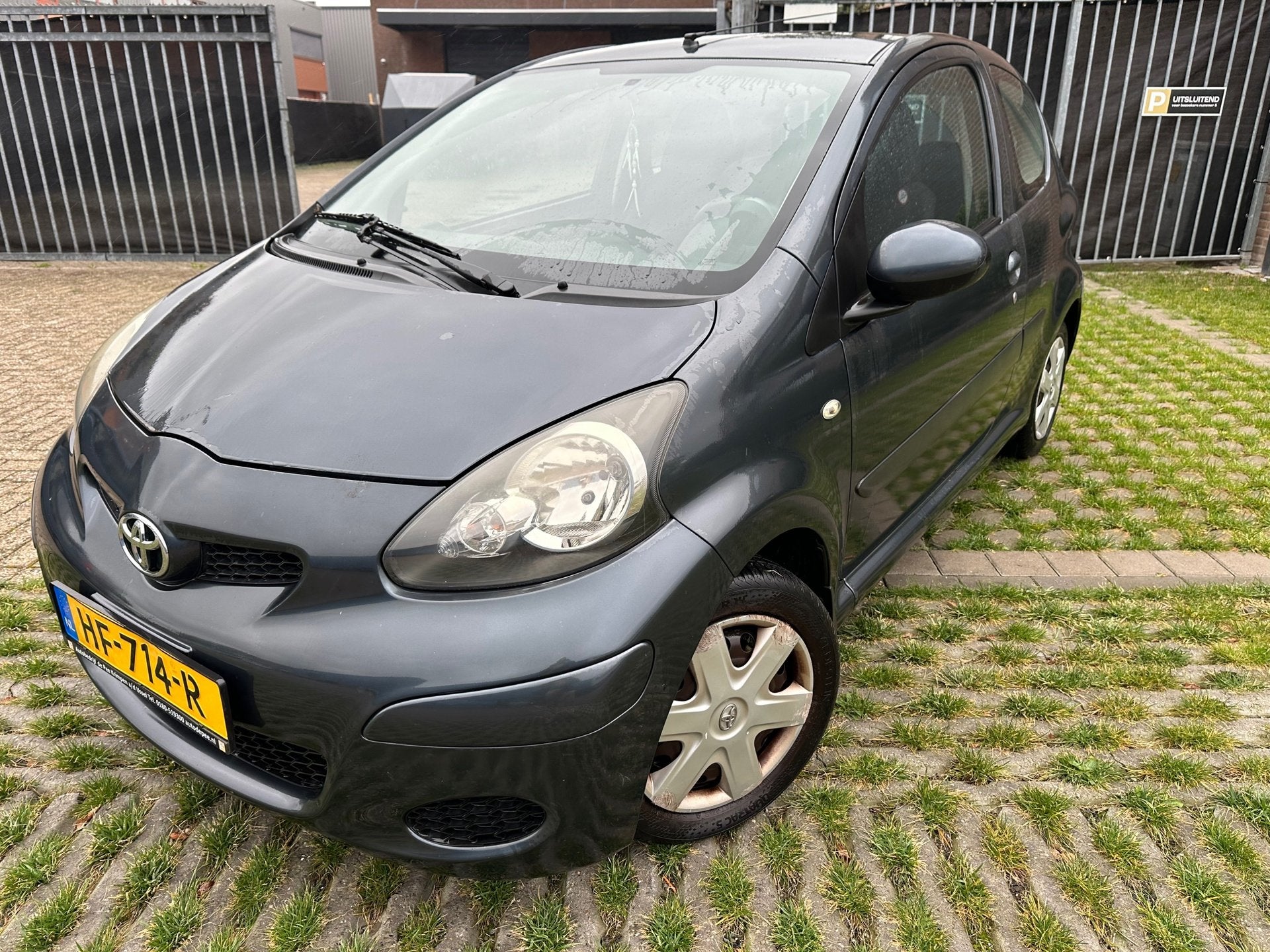 Toyota Aygo MET AIRCO & JAAR APK!, Voorwielaandrijving, Gebruikt, 4 stoelen, 68 pk