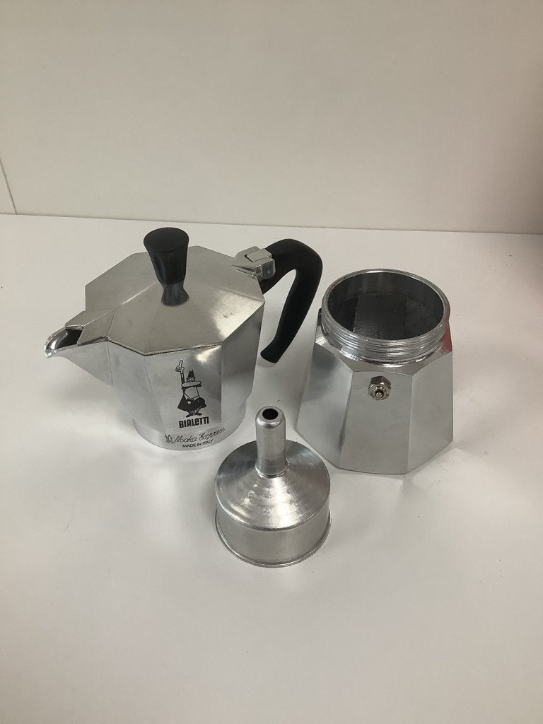 Bialetti Moka Express 6 kops - Retourdeal, Witgoed en Apparatuur, Koffiezetapparaten, Info@mystore.nl, Bruggestraat 18, 4 tot 10 kopjes