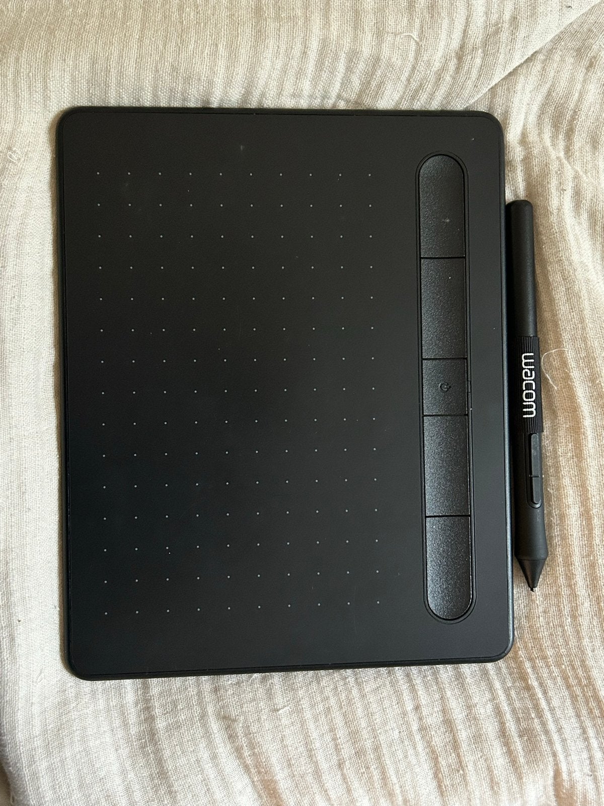 Wacom Intuos S tekentablet met pen en kabel, Ophalen of Verzenden, Zo goed als nieuw, Bedraad