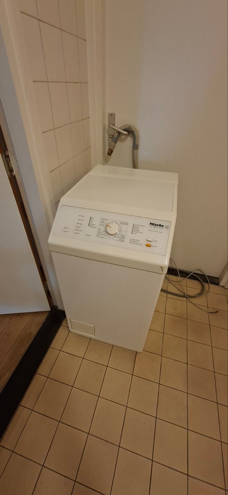 Tekoop een mooie miele w162 kleine camping wasmachine, Minder dan 4 kg, Ophalen, Minder dan 1200 toeren, Minder dan 85 cm