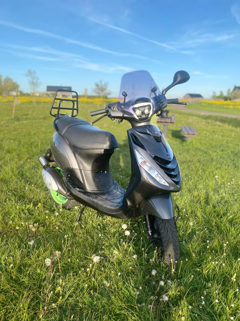Piagio zip dd lc 70cc, Fietsen en Brommers, Scooters | Piaggio, Ophalen, Zo goed als nieuw, Tweetakt, Zip