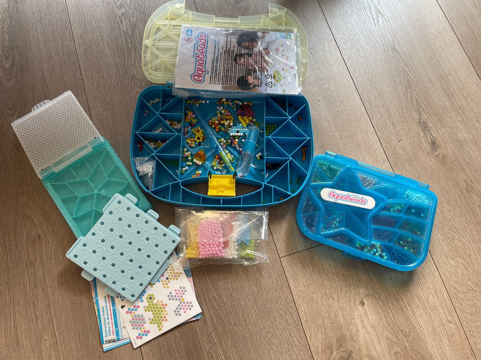Aquabeads Knutselset met kralen en accessoires, Ophalen of Verzenden, Gebruikt, Knutselen
