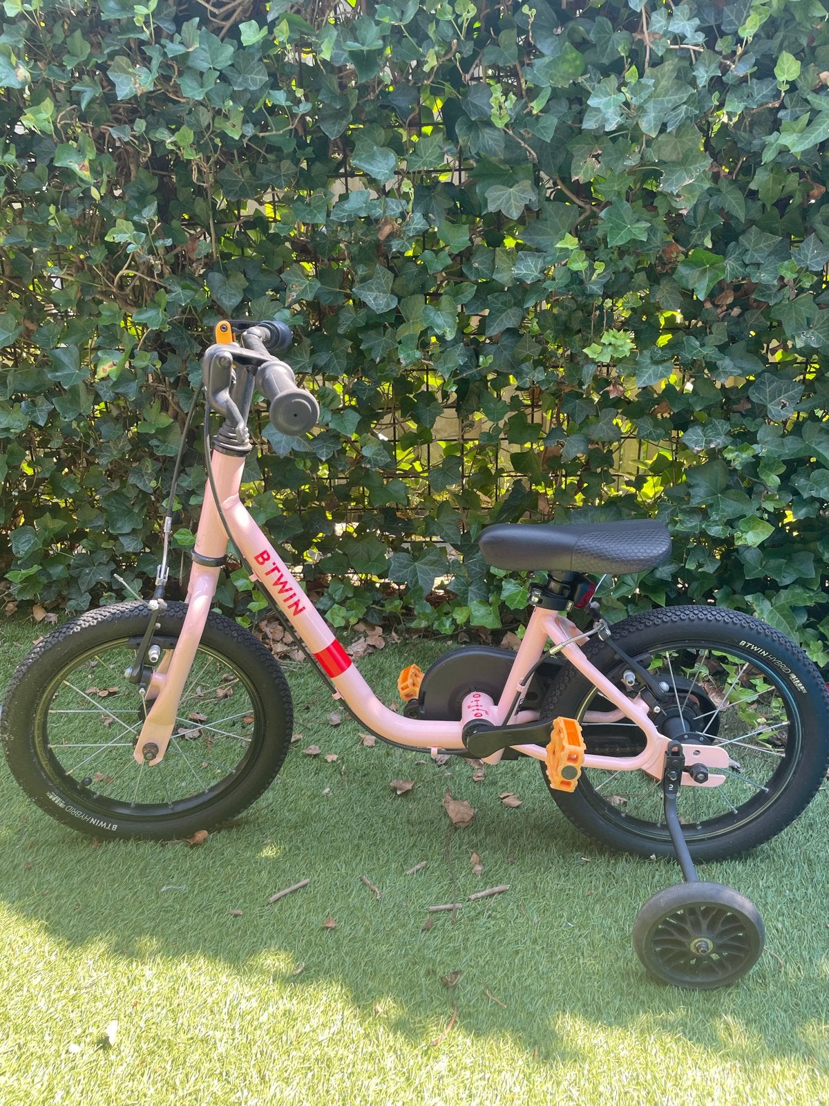 B'twin kinderfiets met zijwieltjes (afneembaar), Fietsen en Brommers, Fietsen | Kinderfietsjes, Ophalen, Zijwieltjes, Velgrem