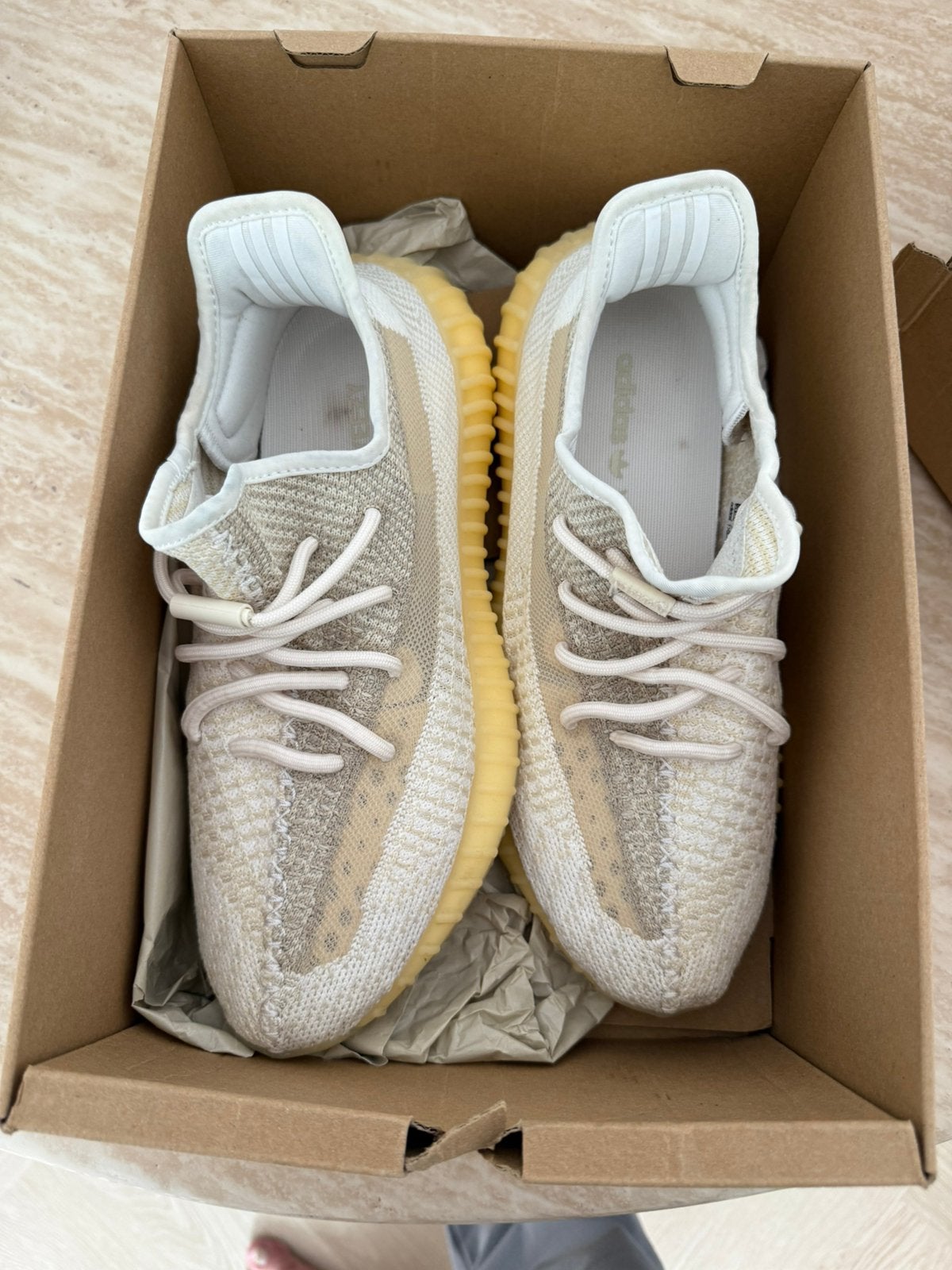 Schonnen nieuw yeezy boost 350 maar 42, Adidas, L00, Schoenen, Ophalen of Verzenden