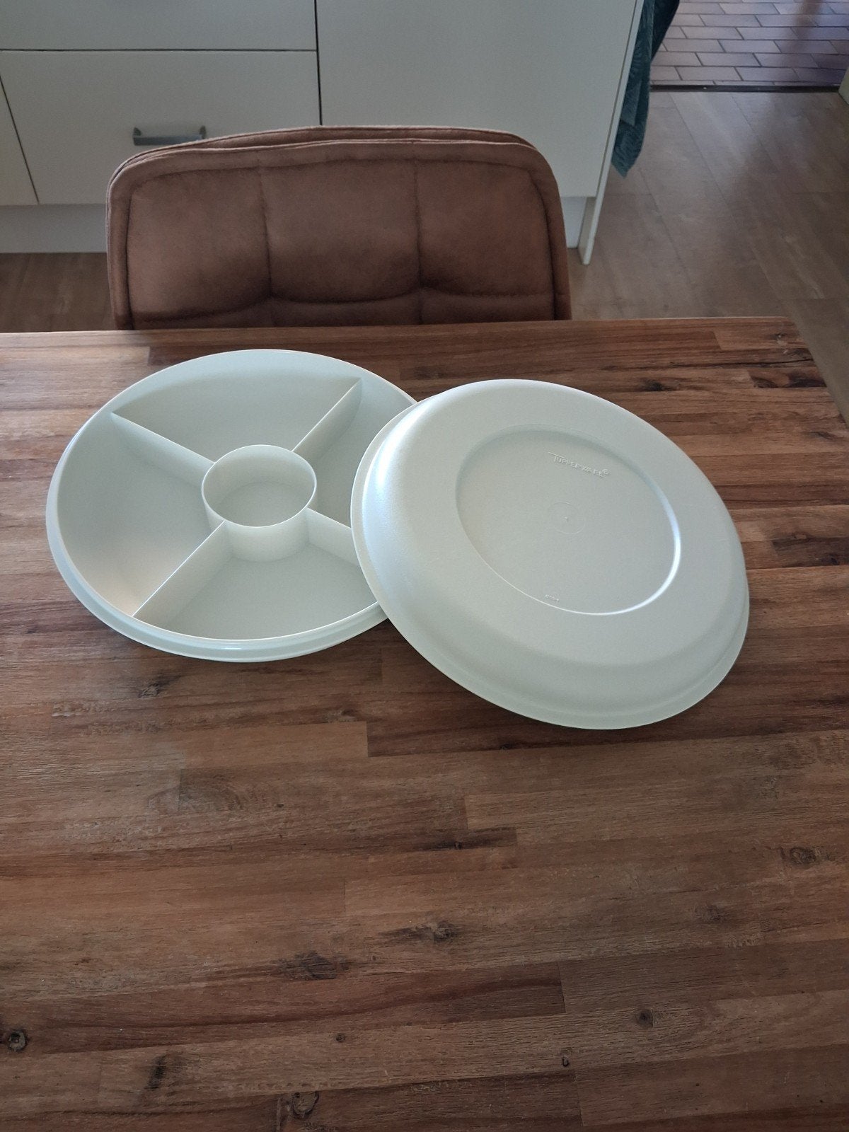 Tupperware serveerschaal / hapjesschaal, Huis en Inrichting, Keuken | Tupperware, Schaal, Wit, Ophalen of Verzenden, Zo goed als nieuw
