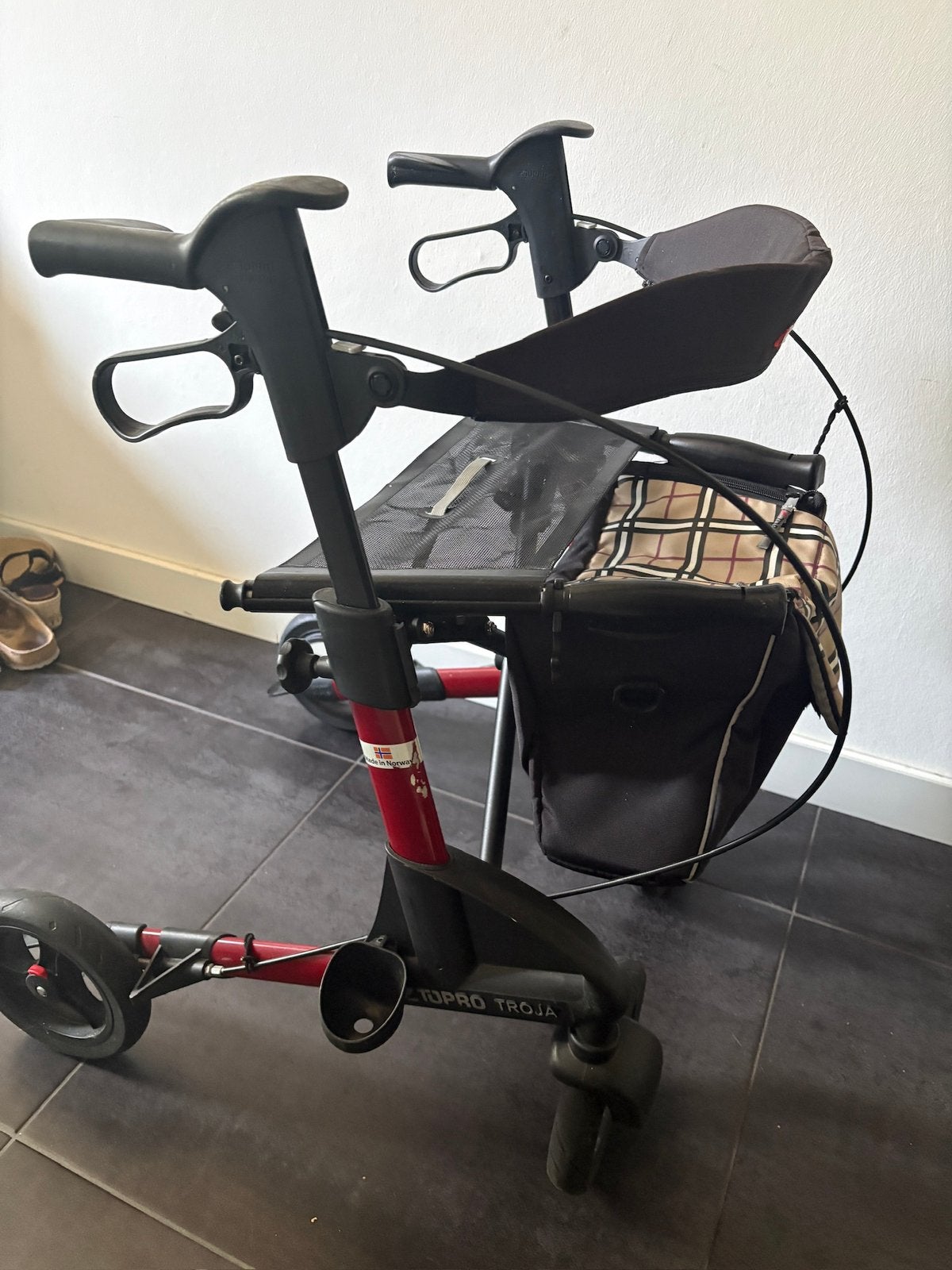 Rollator rood Topro Troja 2G - maat Small met stokhouder., Ophalen, Opvouwbaar, Zo goed als nieuw