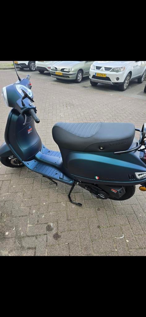 Senzo rivalux scooter 2026 gele kenteken, 700 km op teller!, Ophalen, Benzine, Overige merken
