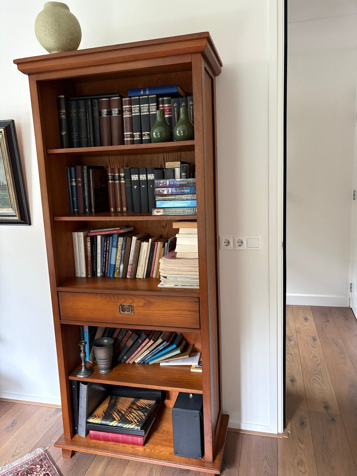 Klassieke houten boekenkast met lade  massief eiken, Antiek en Kunst, Ophalen