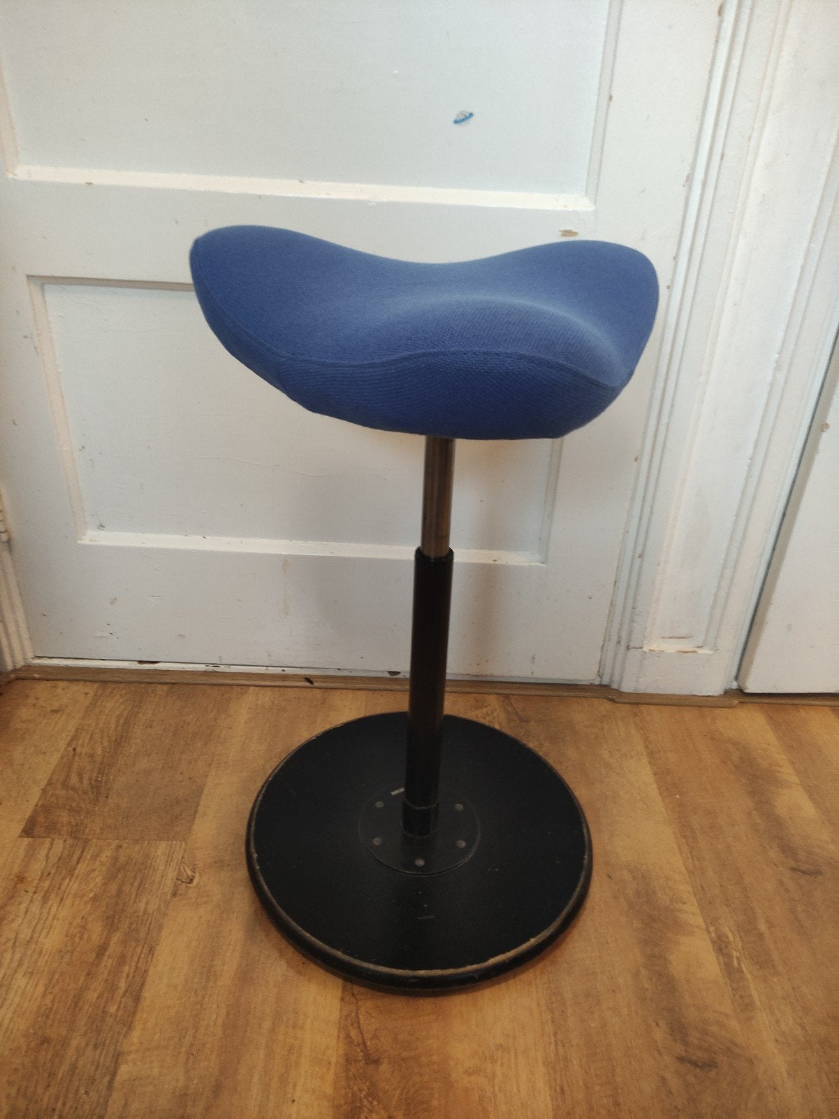 Stokke Varier kruk - Ergonomische zitoplossing, Huis en Inrichting, Ophalen, In hoogte verstelbaar, Gebruikt, Staal