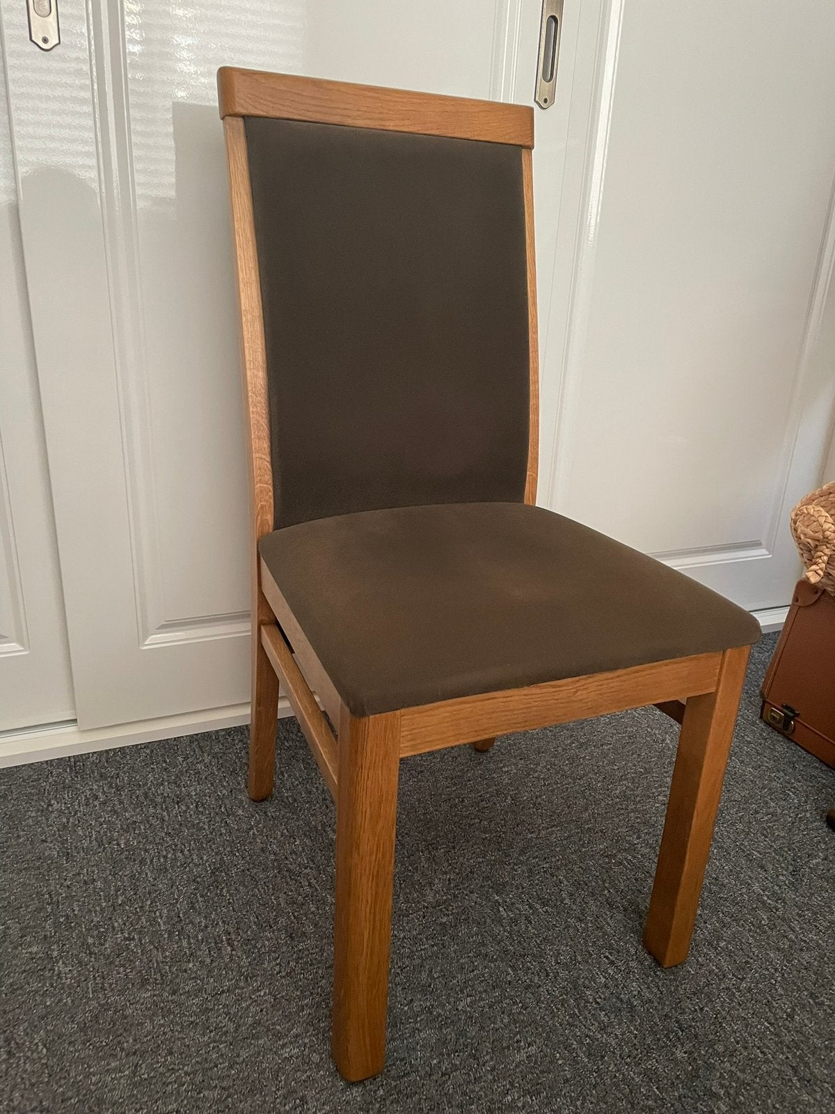 Eetkamerstoelen NIEUW 4 stuks, Ophalen, Zo goed als nieuw, Bruin, Stof