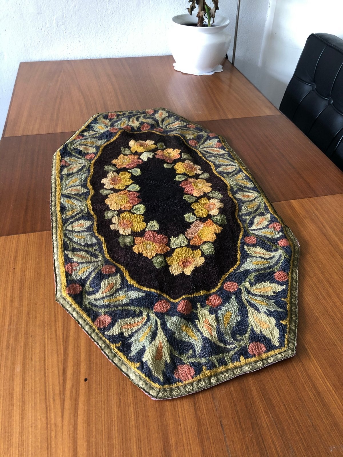 Vintage geborduurde tafelloper met bloemmotief, Ophalen of Verzenden