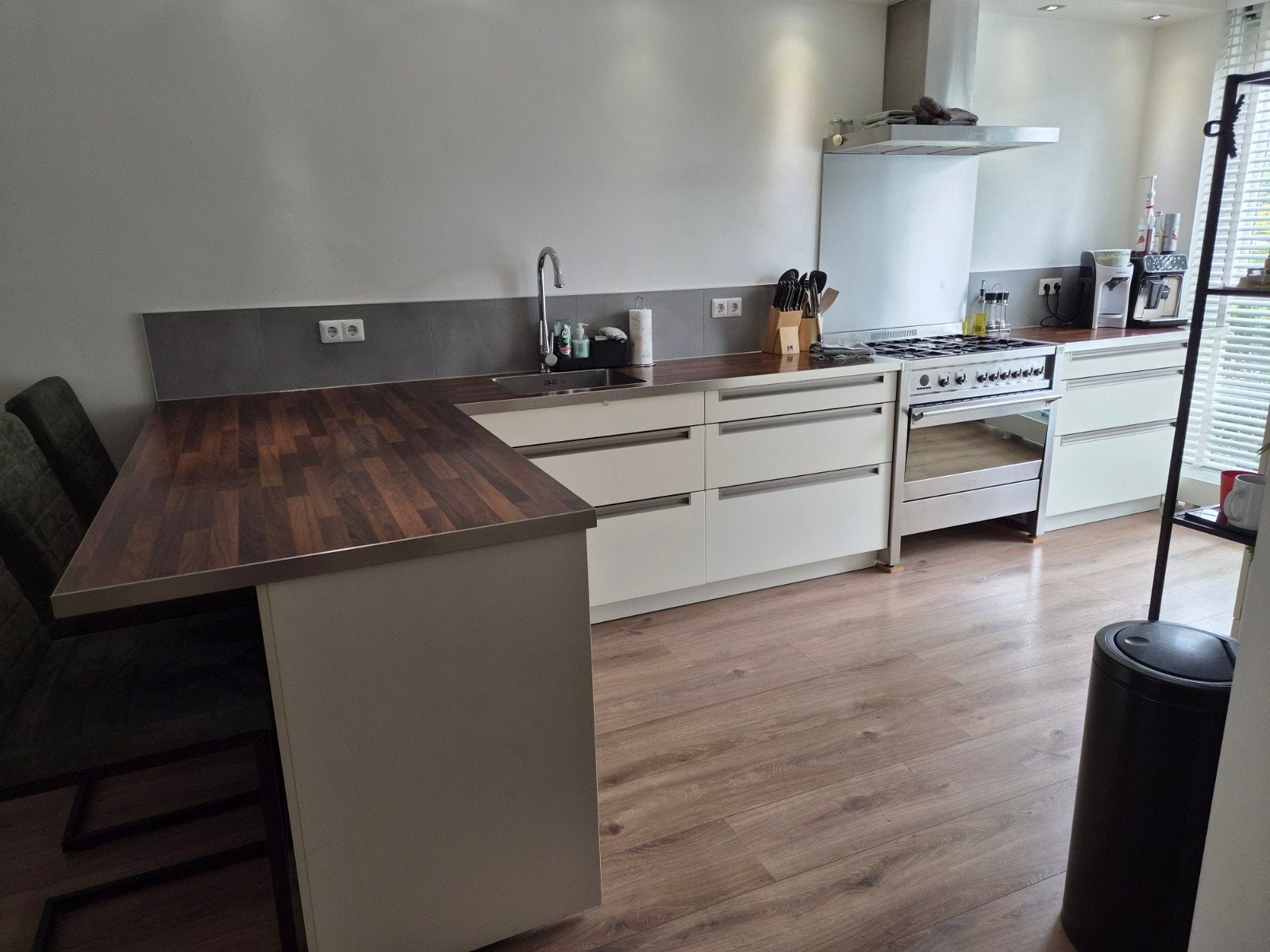 Complete keuken met apparatuur, Ophalen, Gebruikt, Wit, Dubbelwandige keuken