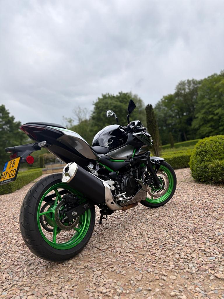 Kawasaki Z500 SE - 2025 - 3000km, Motoren, Particulier, Naked bike