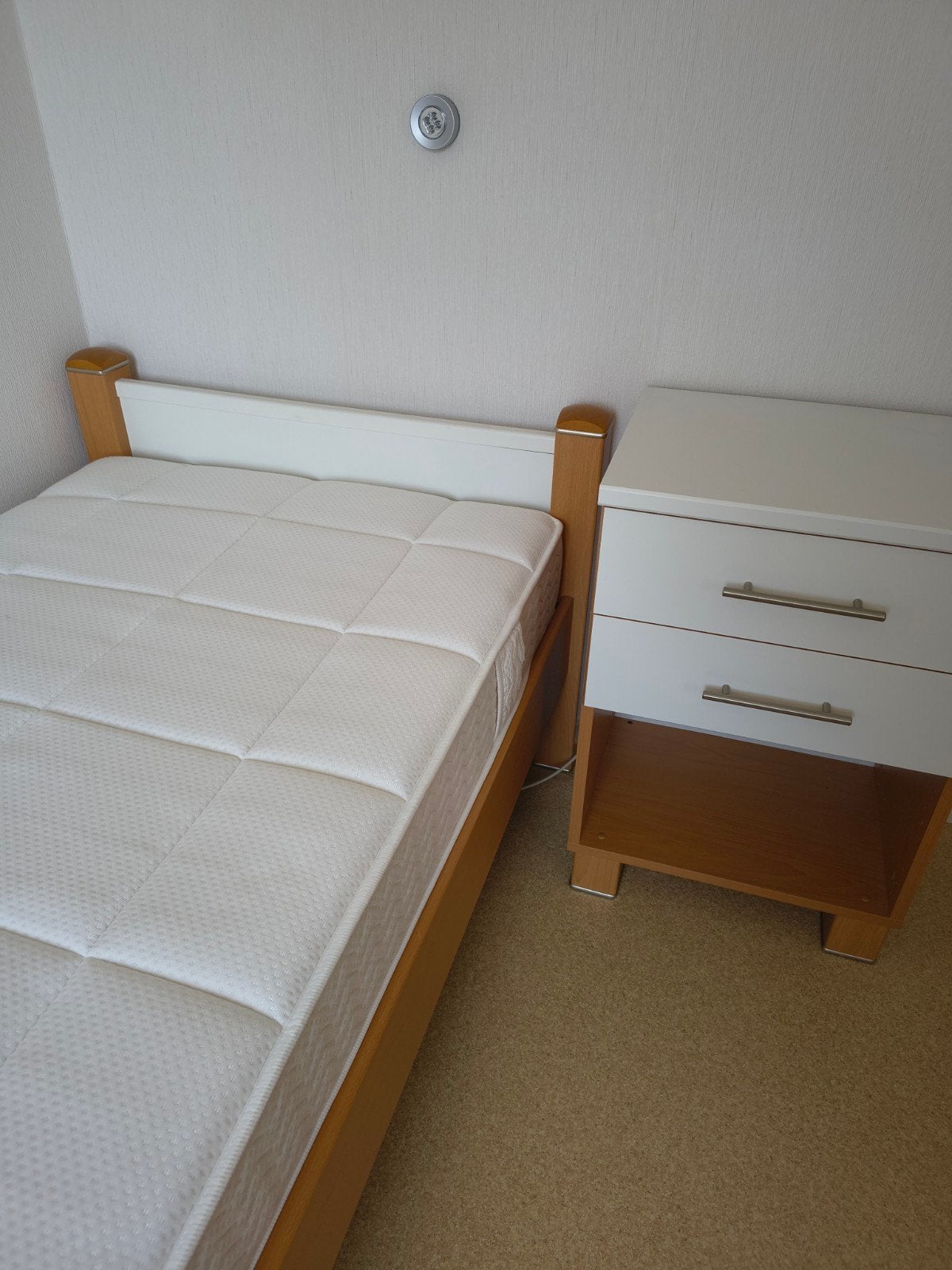 eenpersoons bed met bijpassend nachtkastje, Ophalen, Verstelbaar, 90 cm, Eenpersoons