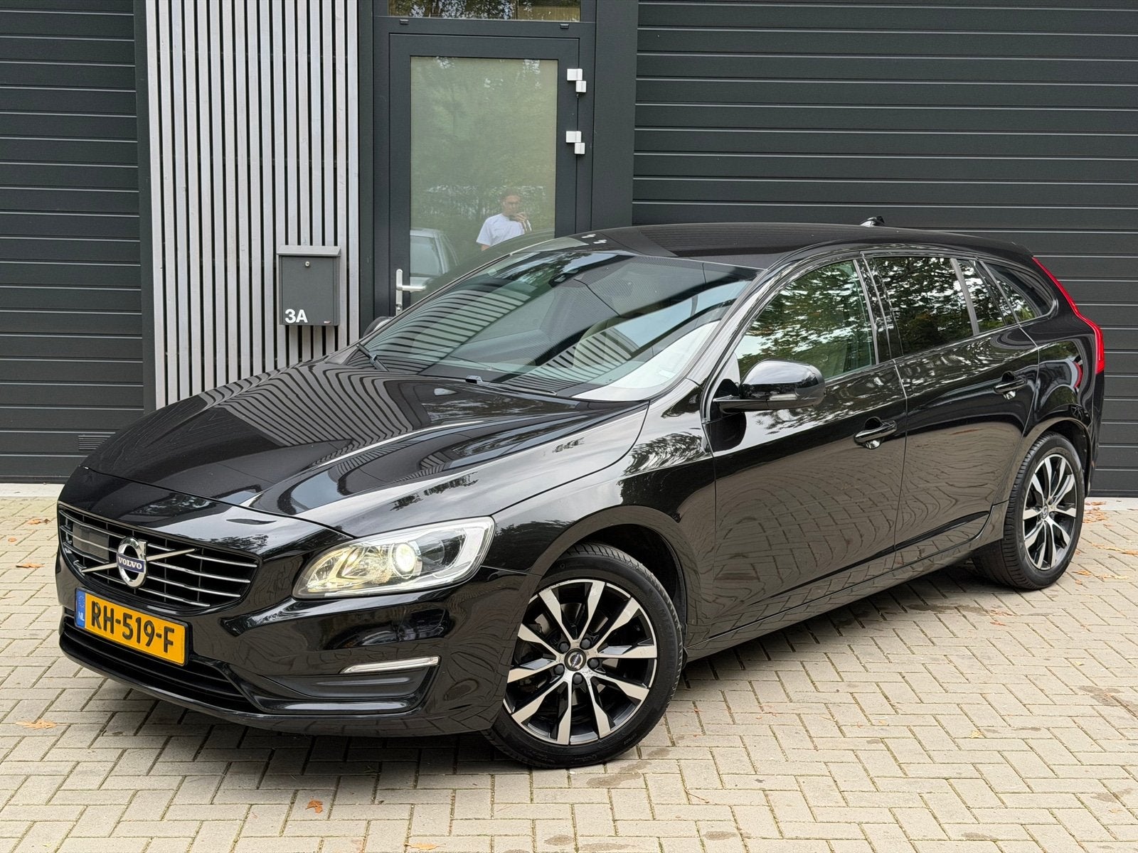 Volvo V60 1.5 T3 Polar+ Dynamic (bj 2017, automaat), Auto's, Automaat, Automatische klimaatregeling, Euro 6, 4 cilinders