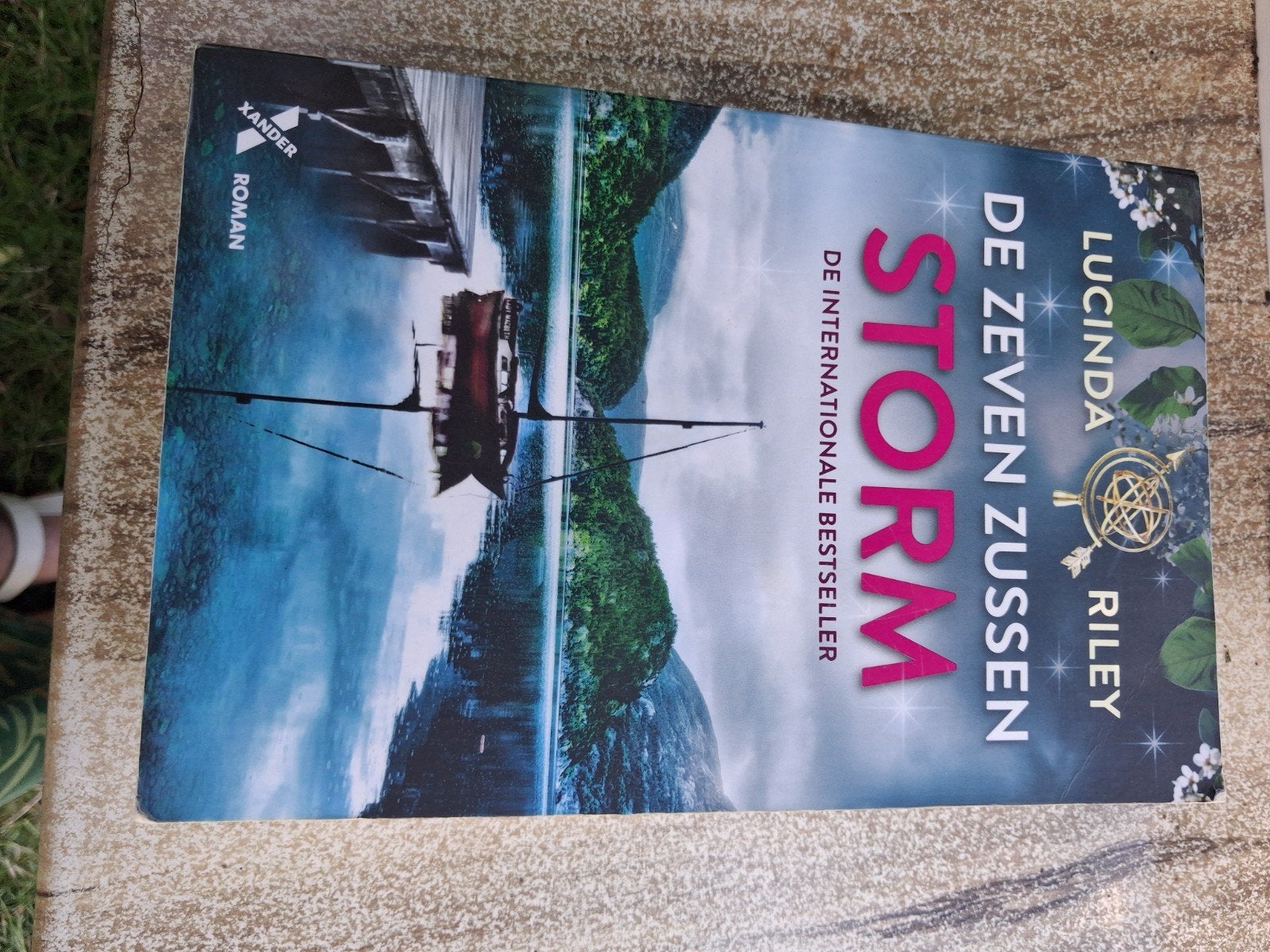 De Zeven Zussen - Storm (deel 2) - Lucinda Riley, Boeken, Ophalen of Verzenden, Gelezen, Lucinda Riley, Nederland