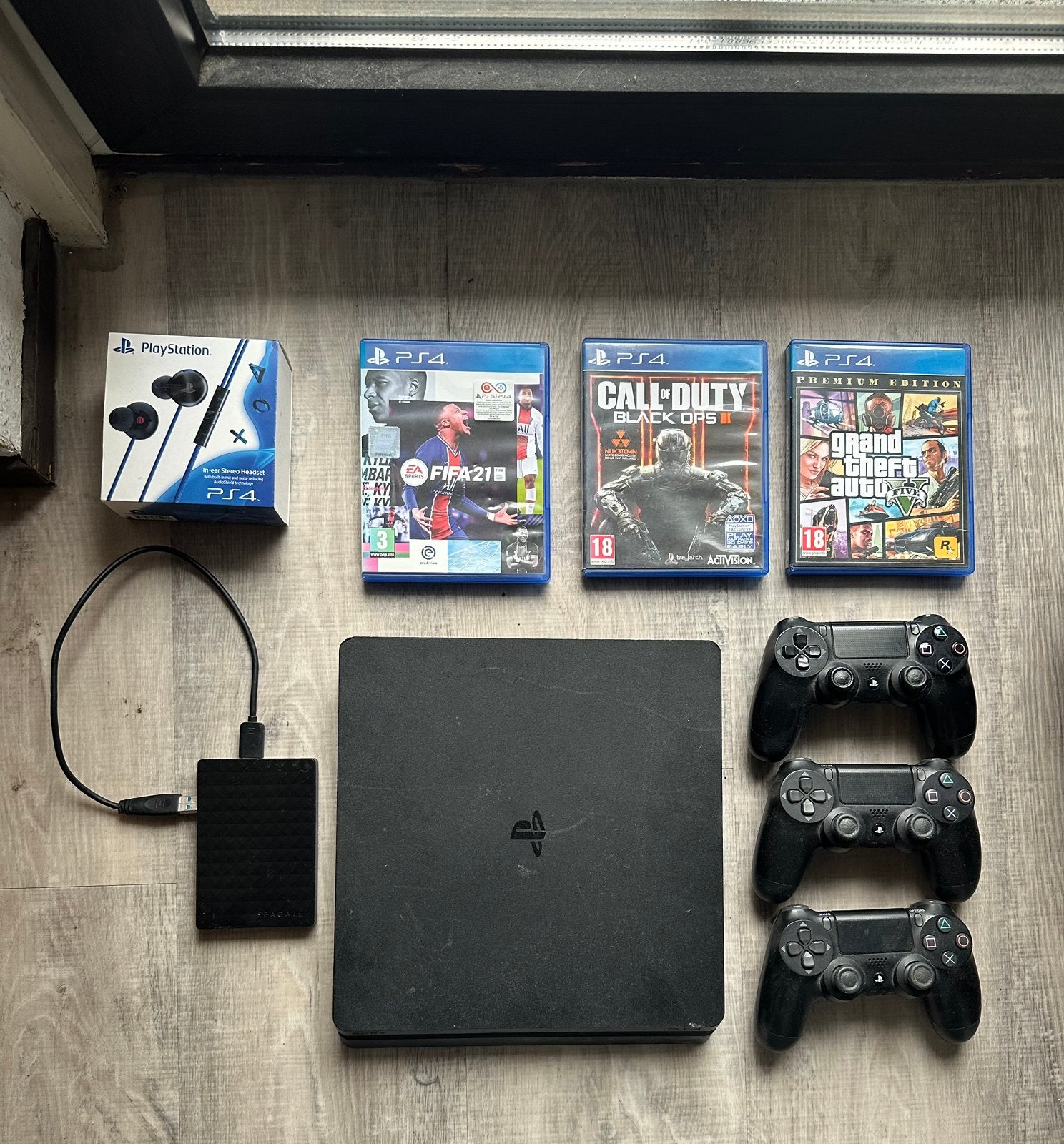 PS4 Slim met 3 controllers, 1TB harde schijf en spellen, Ophalen, Met harde schijf, Met 3 controllers of meer, Slim