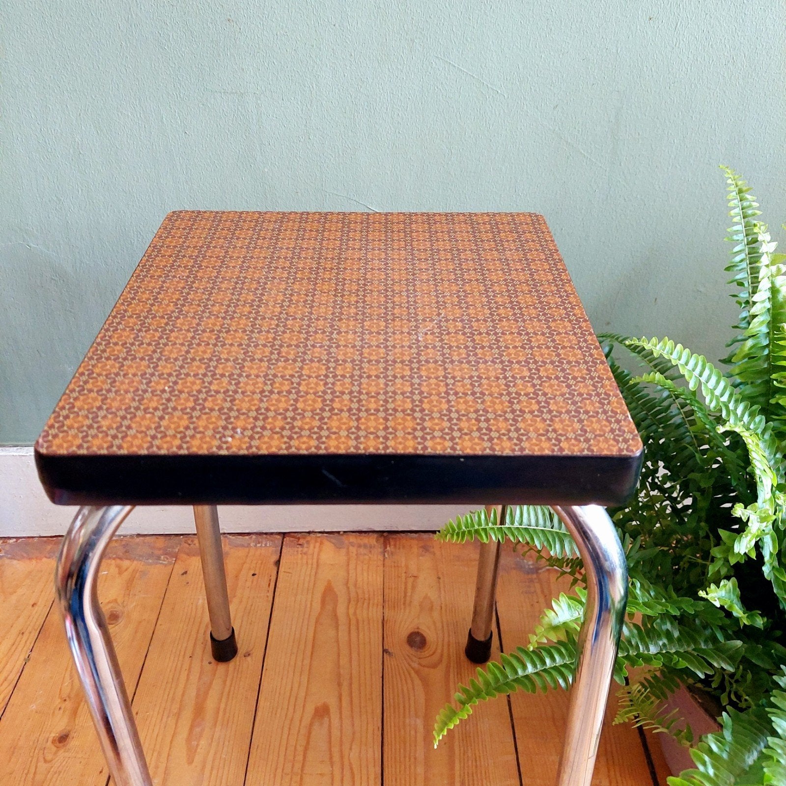 Lucky Vintage sixties keuken krukje of plantentafel, Huis en Inrichting, Ophalen, Overige materialen, Gebruikt, .