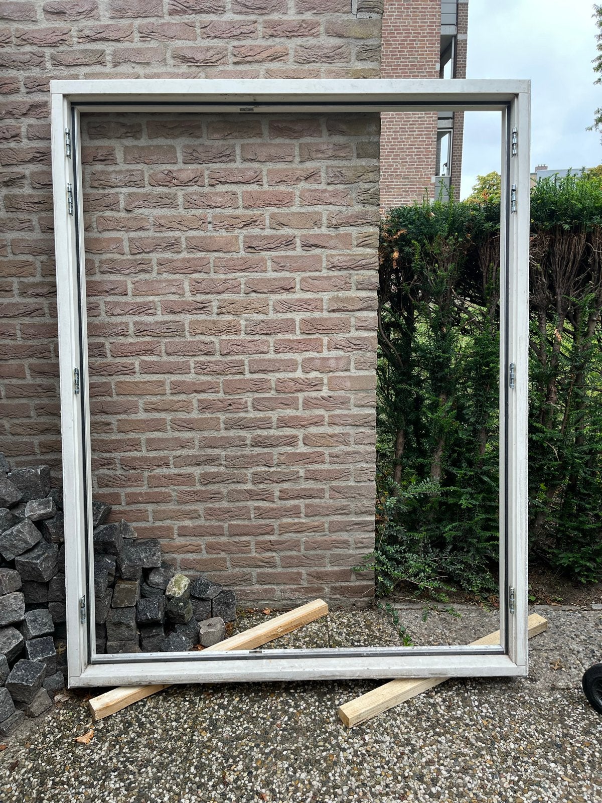 Deurkozijn hout met dubbele deuren ., Gebruikt, Deurkozijn, Hout, Ophalen