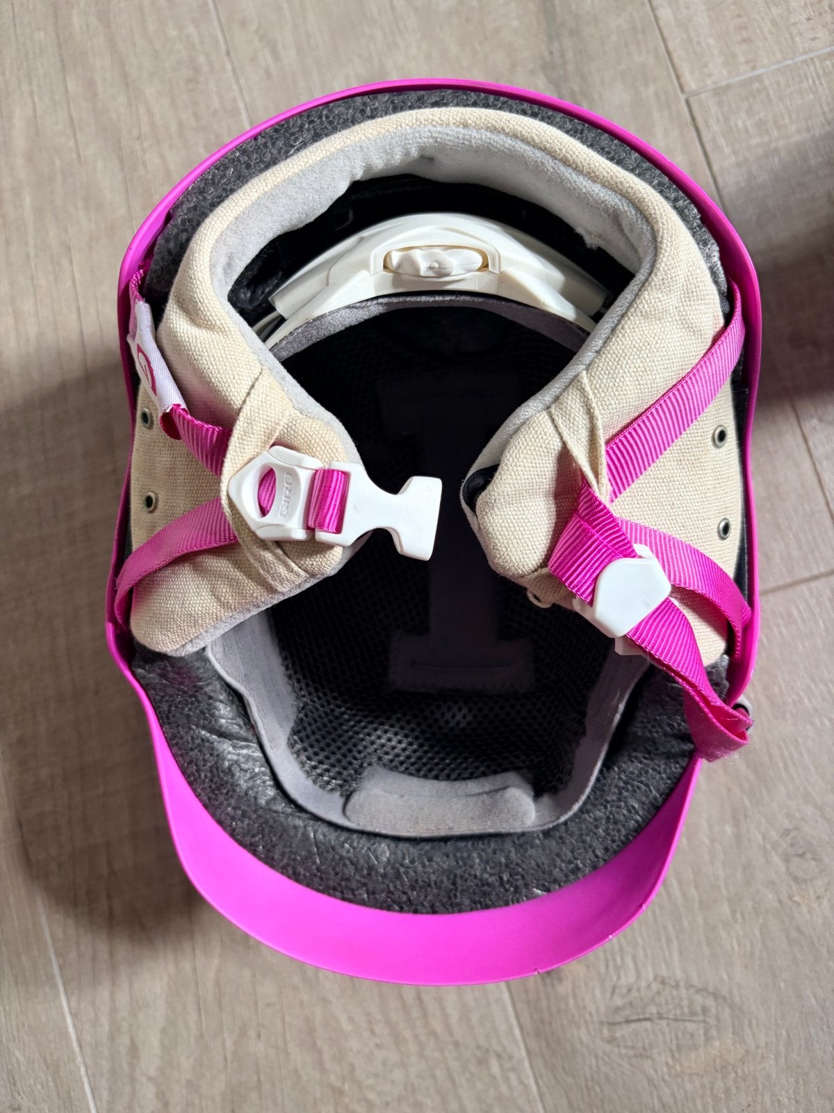 Roze skihelm - Veilig en stijlvol de piste af!, Ophalen, Gebruikt, Skiën, Overige typen