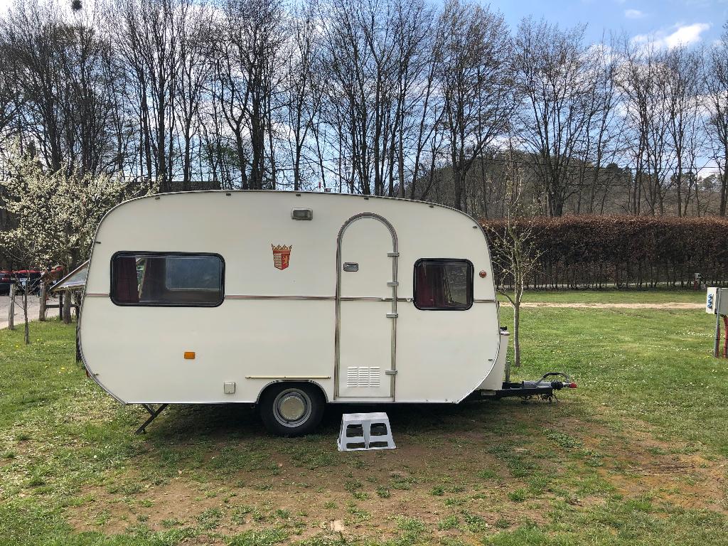 Oldtimer caravan, Vast bed, Rondzit, Tabbert, Particulier