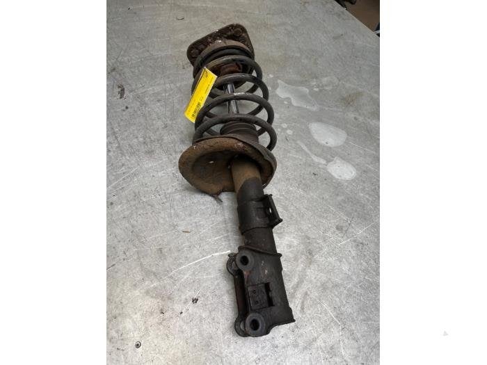 Schokdemperpoot rechts-voor van een Volvo S60, Gebruikt, -, -, Ophalen of Verzenden