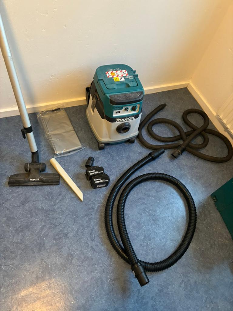 Makita accu bouwstofzuiger met AWS 15 liter met 2x 6 ah accu, Ophalen, Gebruikt