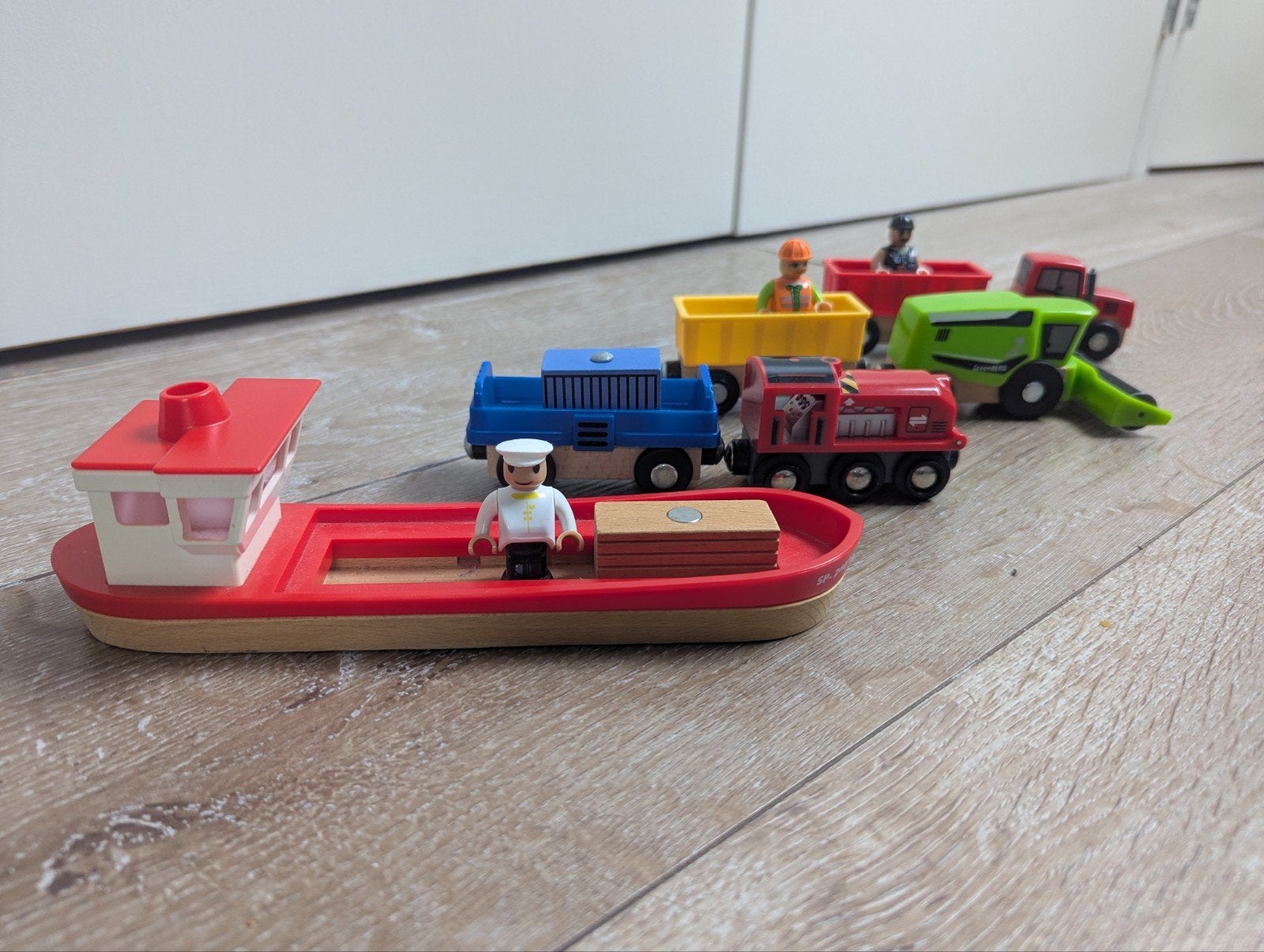 Set van 4 houten voertuigen voor treinbaan, Ophalen of Verzenden, Gebruikt