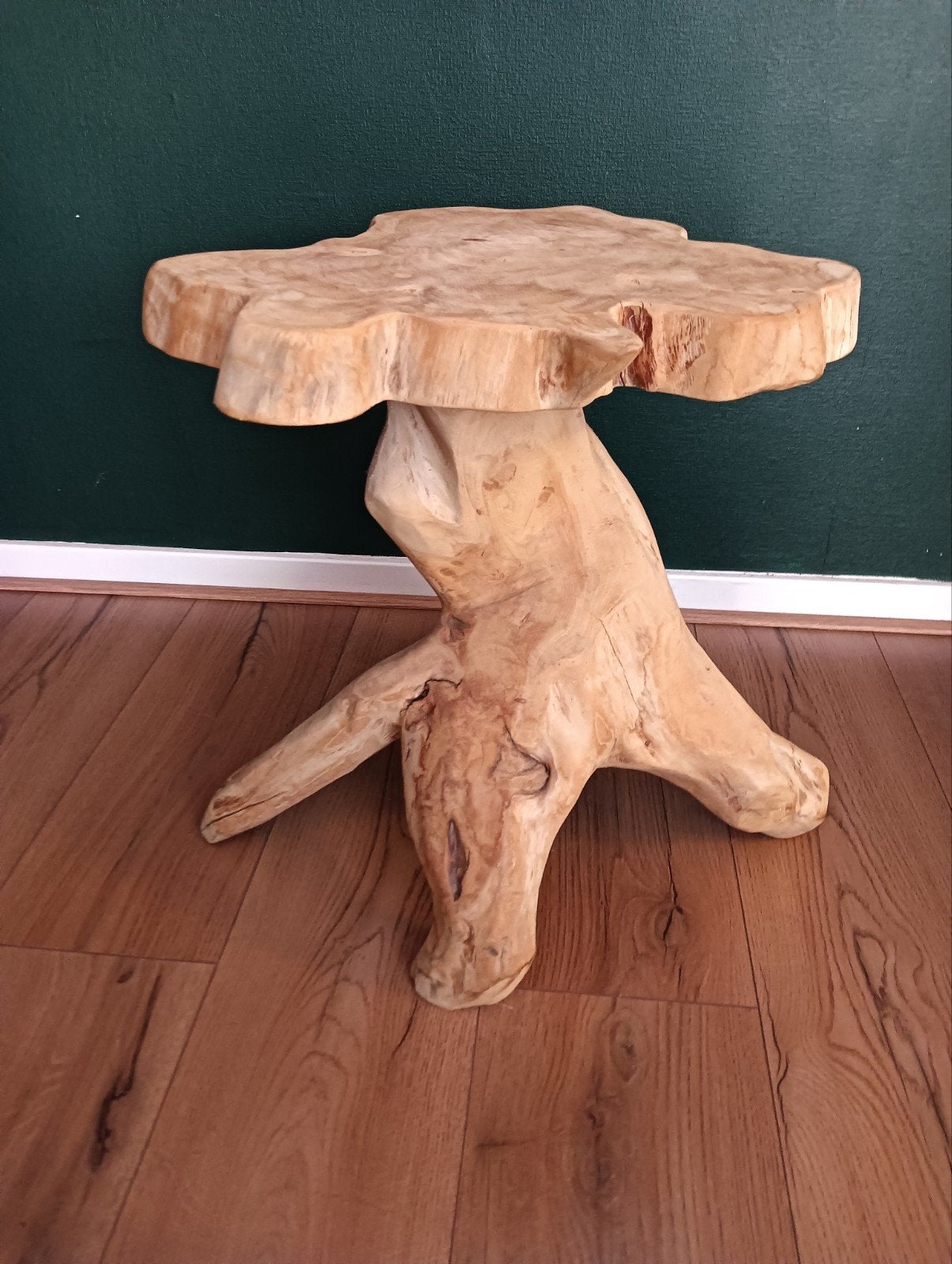 Unieke Suar Houten Bijzettafel - Onbehandeld Natuurlijk Desi, Ophalen of Verzenden, Nieuw, Rond, Minder dan 55 cm