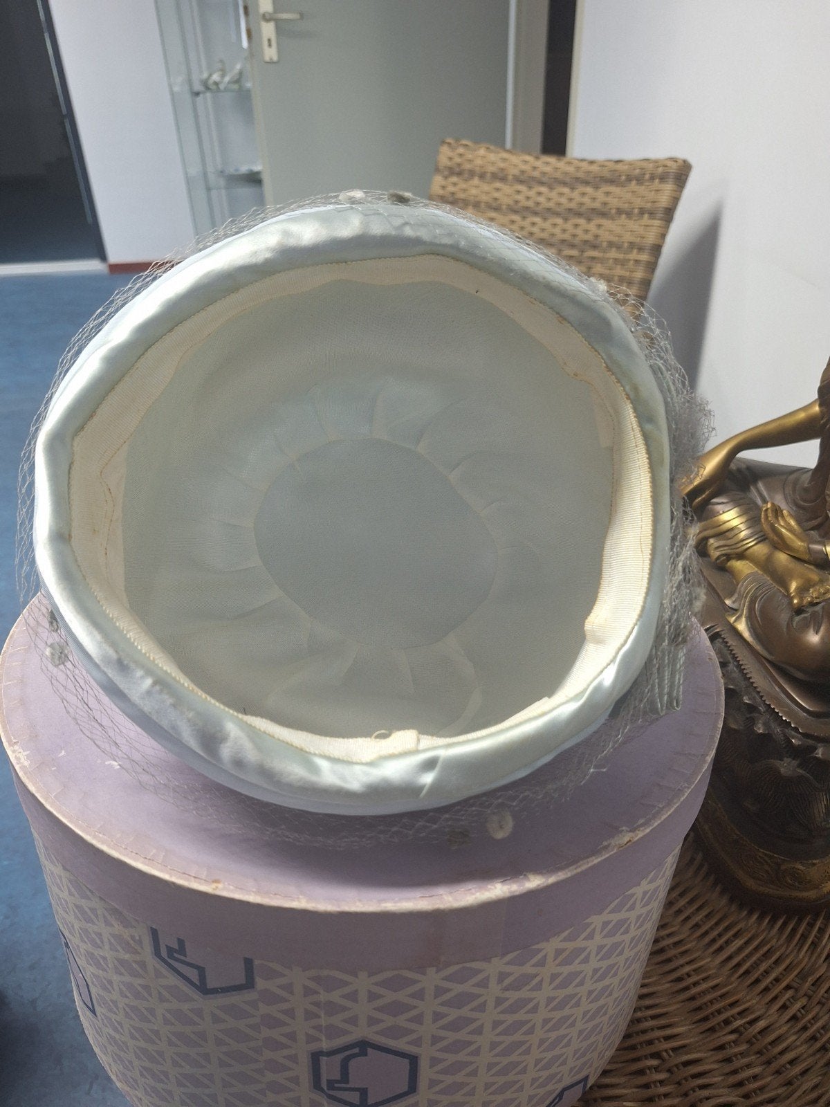 Prachtige Vintage Jaren 60 Pillbox, Ophalen of Verzenden, Dames, Bijenkorf