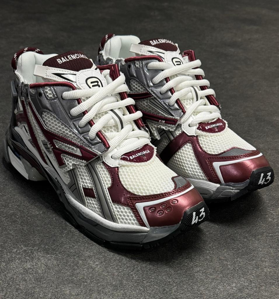Balenciaga Runner Burgundy MOET ZSM WEG!!, Kleding | Heren, Schoenen, Overige kleuren, Nieuw, Ophalen of Verzenden, Sneakers of Gympen