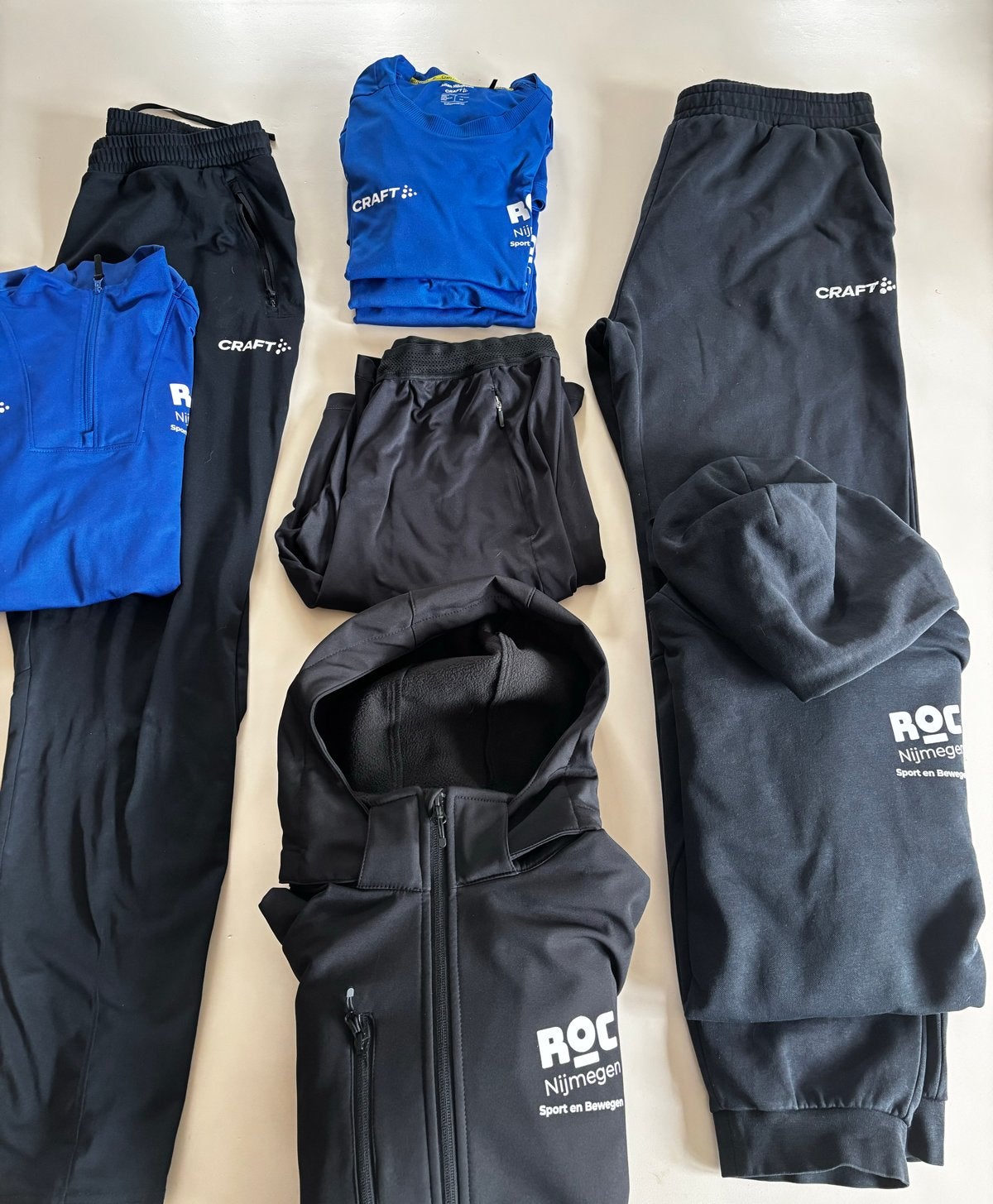 Sportkleding pakket ROC Nijmegen Sport&Bewegen (L), Maat 52/54 (L), Zwart, Ophalen of Verzenden, Zo goed als nieuw
