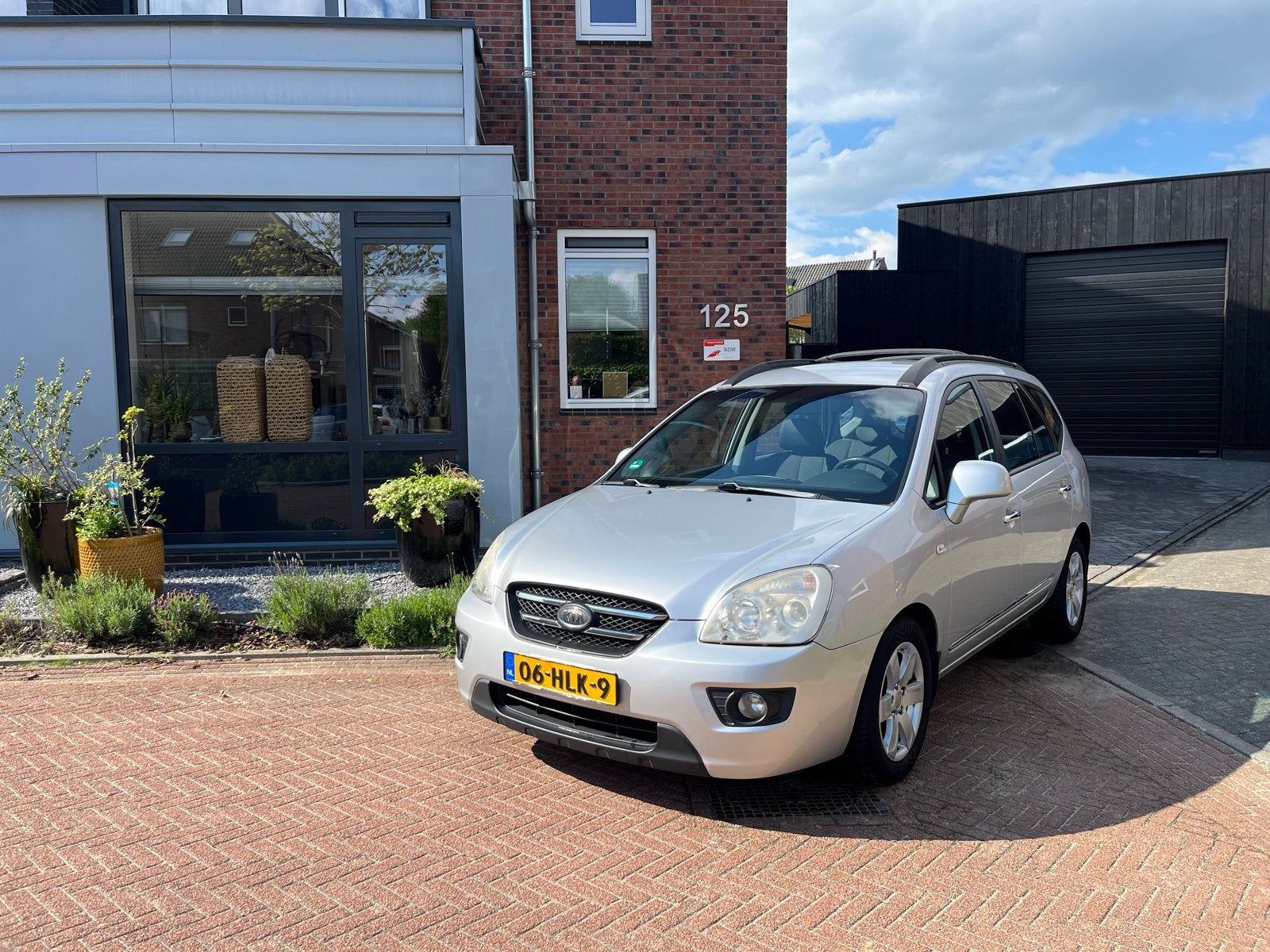 Mooie Kia Carens 2.0 Cvvt 2009, Auto's, Voorwielaandrijving, 1998 cc, Stof, Zwart