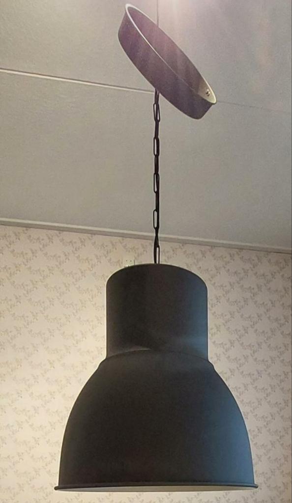 ZGAN!Industrieel,buitenkant grijs,binnenkant wit,verstelbaar, 50 tot 75 cm, Ophalen of Verzenden, Zo goed als nieuw, Metaal