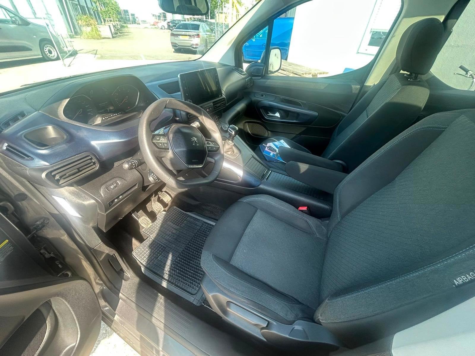 Peugeot Rifter 1.2 Puretech Allure, Auto's, Voorwielaandrijving, Gebruikt, Zwart, 1199 cc