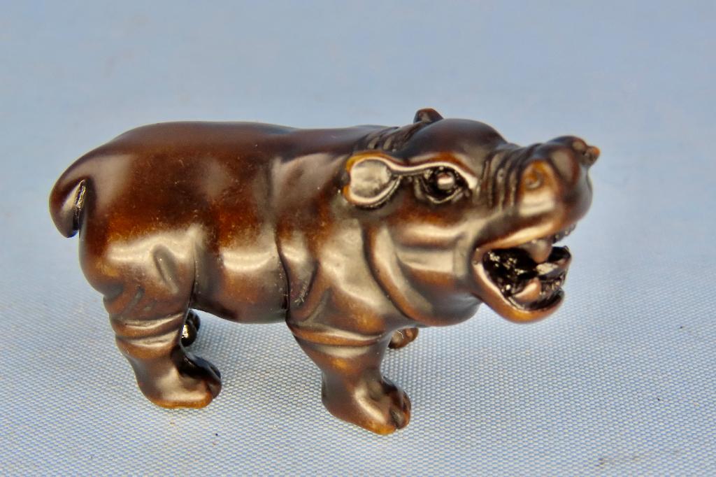 Netsuke hippo buxushout - gaaf 5.5 x 3 cm., Antiek en Kunst, Ophalen of Verzenden