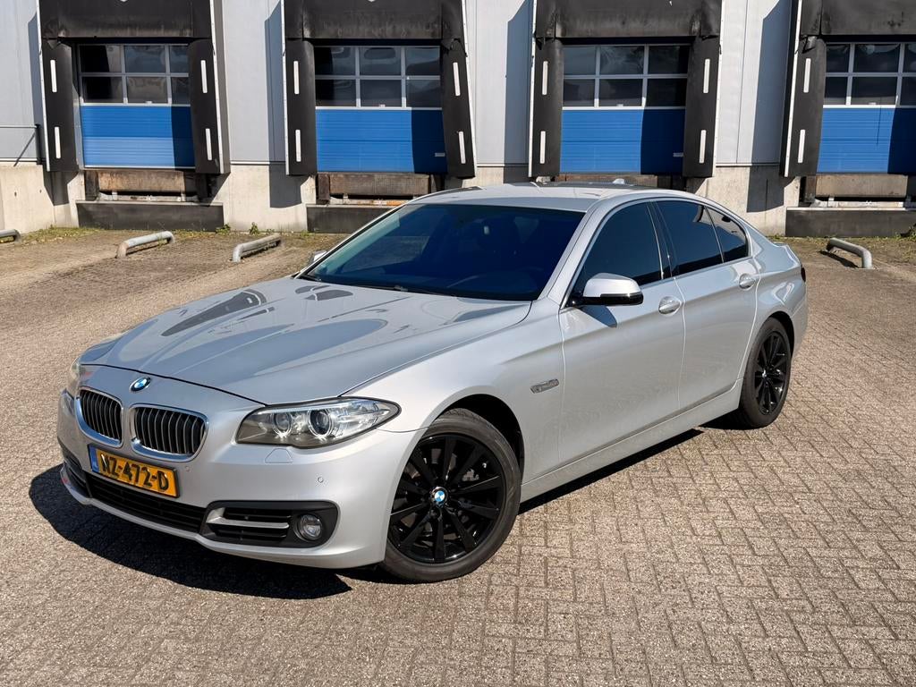 BMW 5-Serie 520d EDE 190pk (240pk) Aut. 2015 Grijs, Automaat, Achterwielaandrijving, 1995 cc, 2000 kg